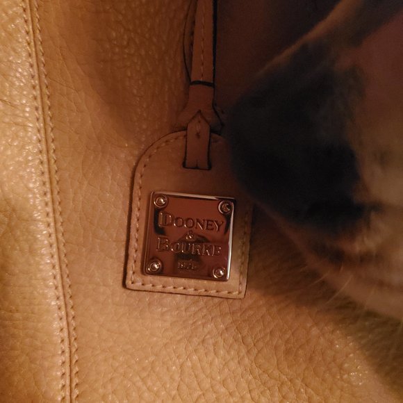 Dooney&Bourke - Picture 4 of 4